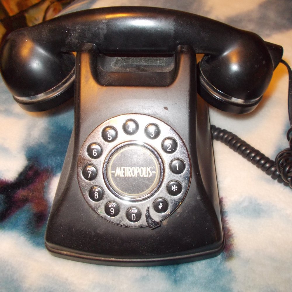 Vintage rotary black phone, still works!  Yes the dial turns.